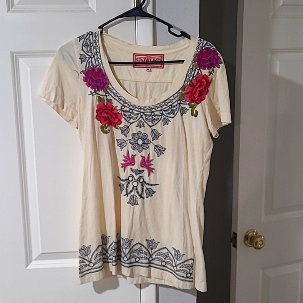 Johnny Was JWLA embroidered tee shirt tshirt M